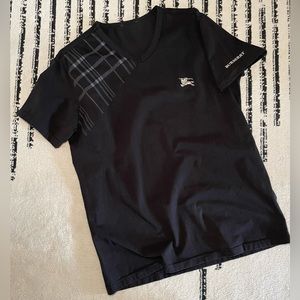 Men’s Burberry V Neck T Shirt Medium